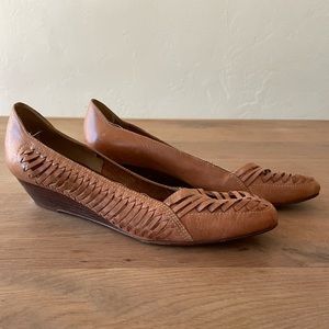 Vintage 9 West Tan Wedge Flats